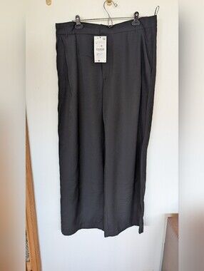 NWT Zara Women's Black Wide-Leg Trousers with Pleated Front XL